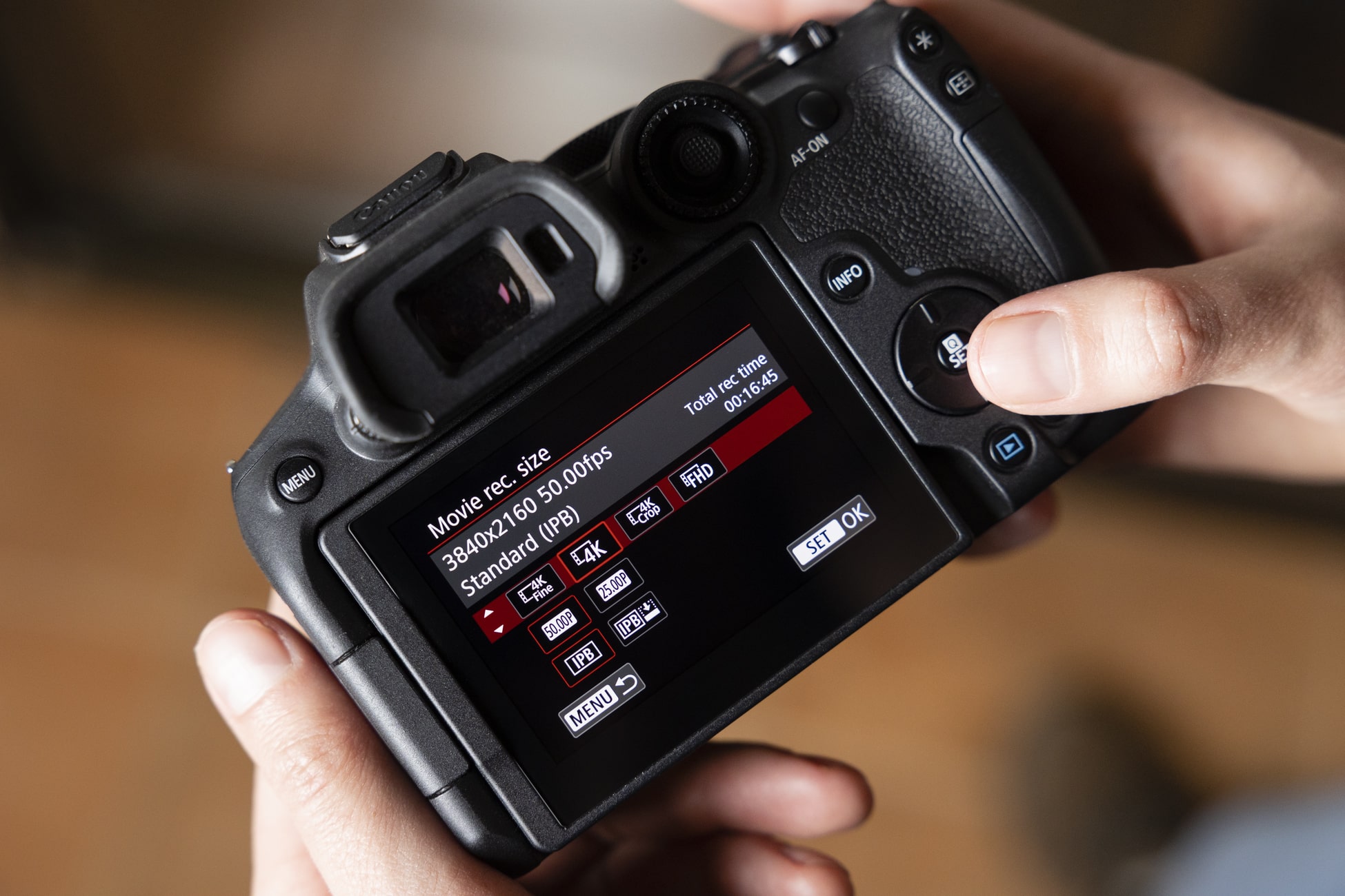 Canon EOS R7